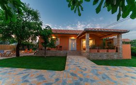 Bella Casa